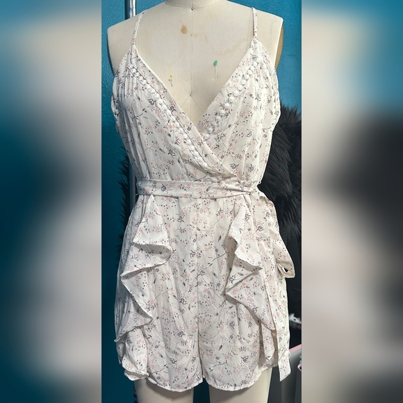 2 Rompers - Picture 1 of 4